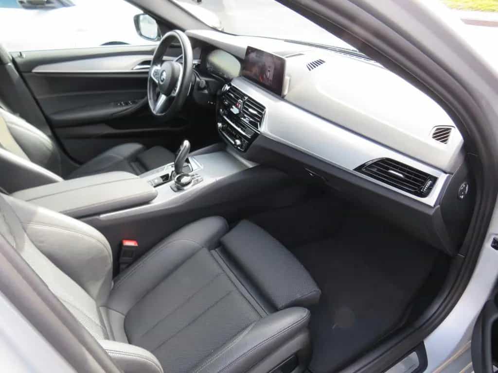 BMW 5 Series touring xDrive Sport Line *1.HAND*PANO*AHK 03/2020-photo-7