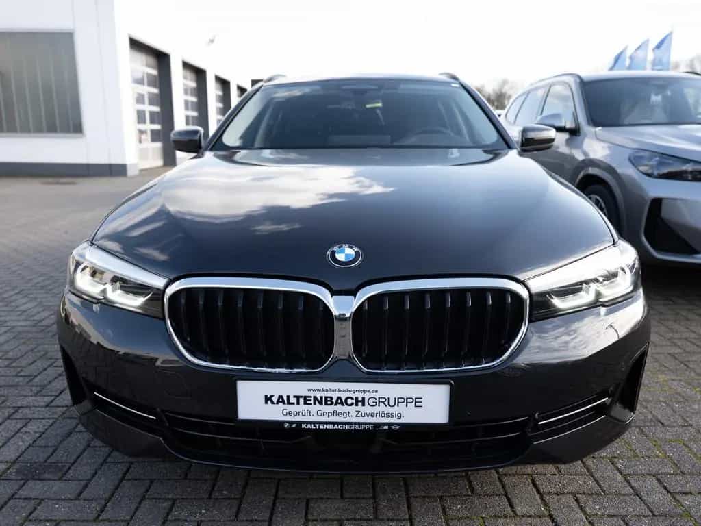 BMW 5 Series 520d Touring AHK LED ACC W-LAN NAVI KAMERA SHZ 11/2022-photo-1