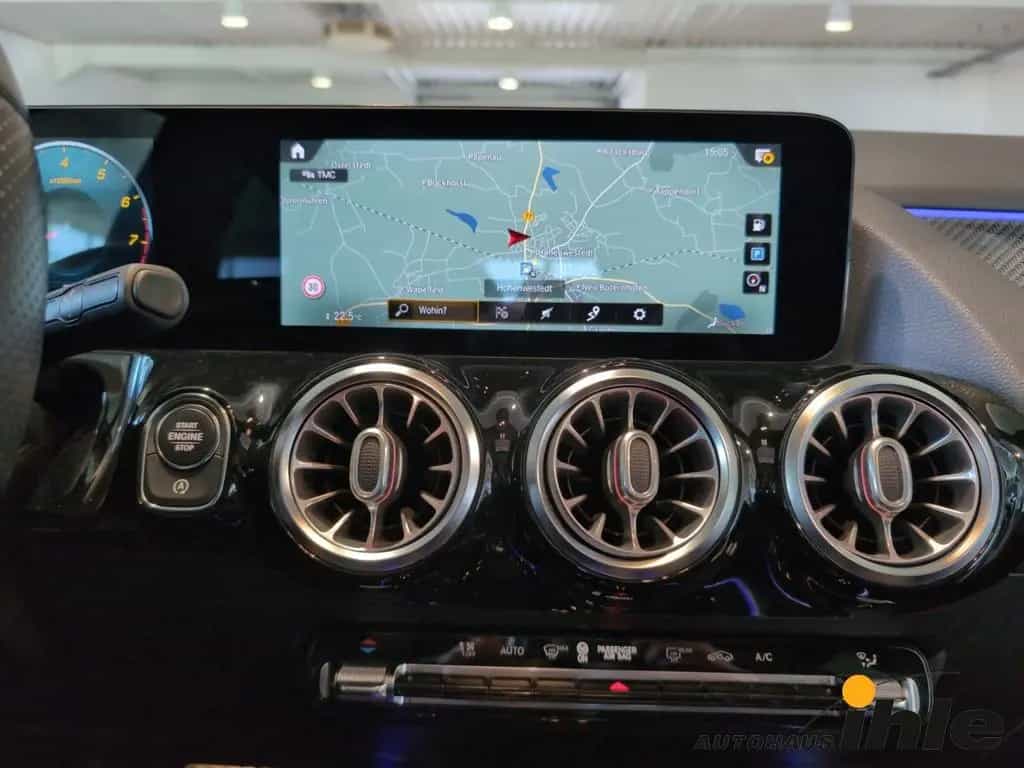 Mercedes-Benz GLA 250 AMG Line DCT 4Matic PANO.DACH+AHK+R-FAHR 11/2020-photo-12