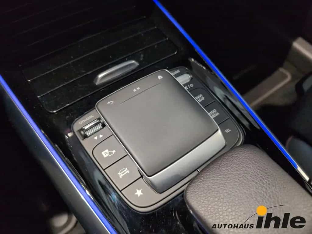 Mercedes-Benz GLA 250 AMG Line DCT 4Matic PANO.DACH+AHK+R-FAHR 11/2020-photo-24