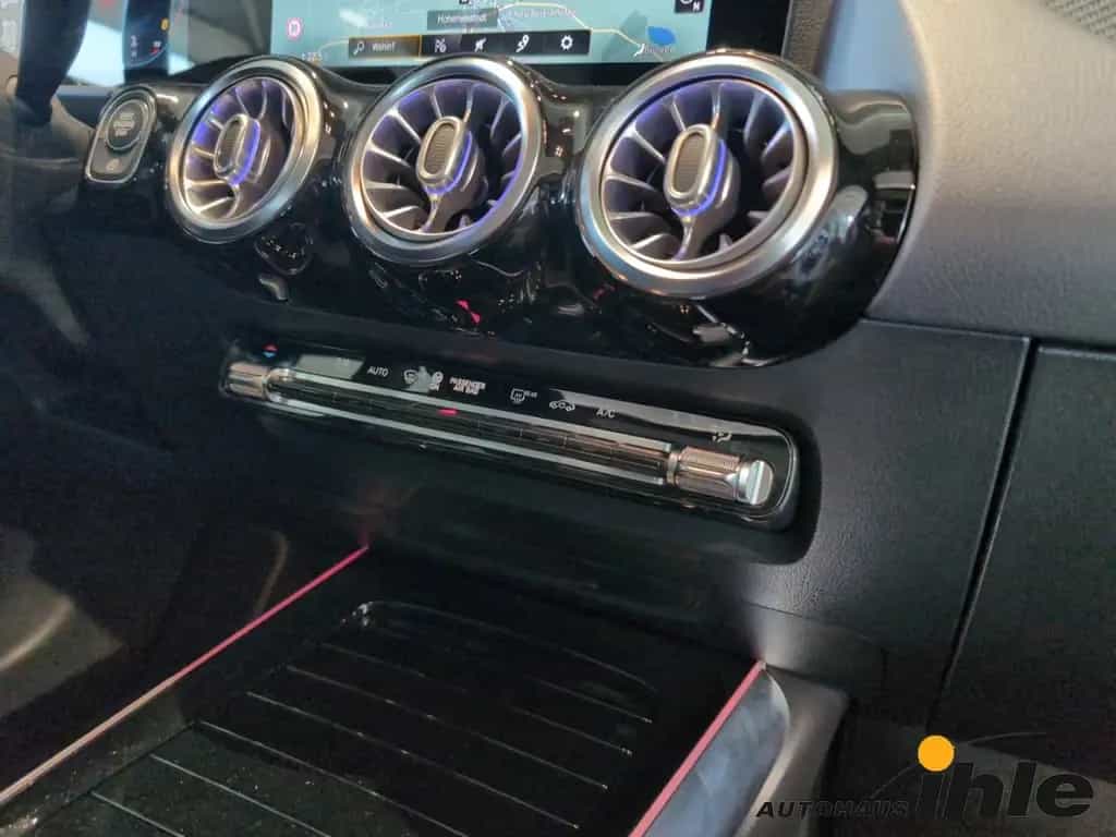 Mercedes-Benz GLA 250 AMG Line DCT 4Matic PANO.DACH+AHK+R-FAHR 11/2020-photo-6