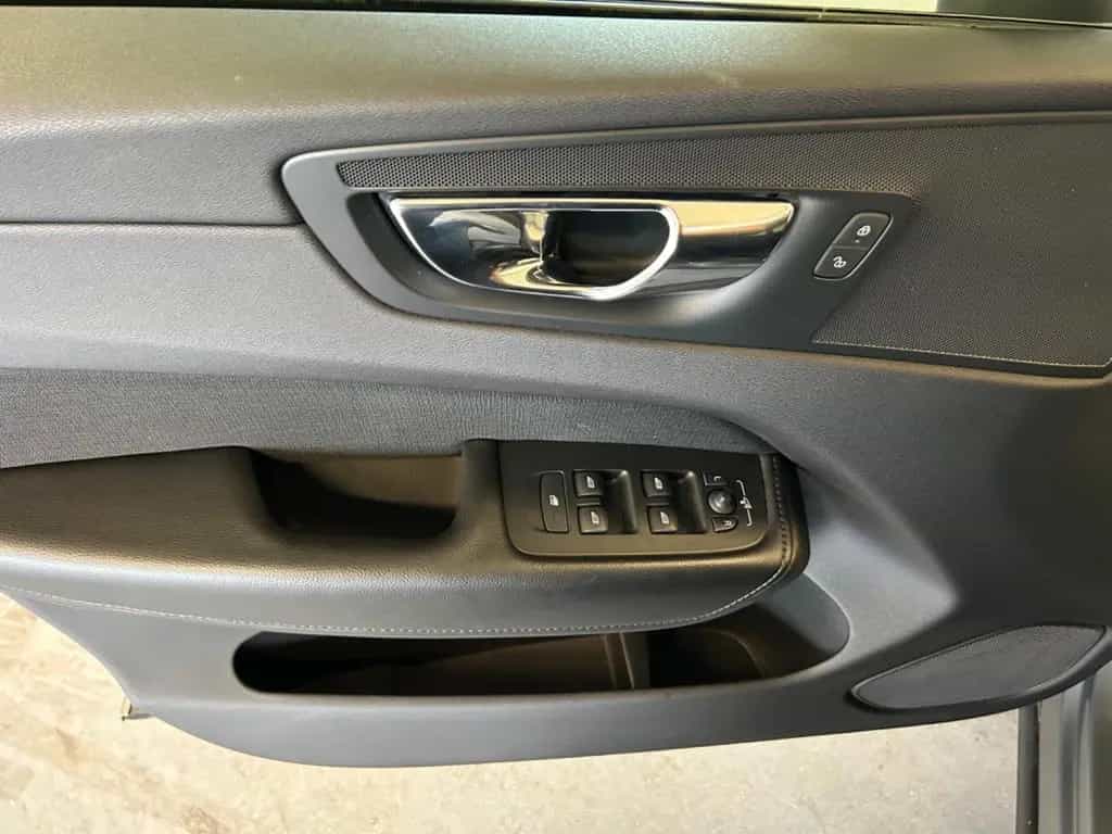 Volvo XC 60 Momentum D4 AHK+LED+AUTOMATIK 06/2018-photo-24