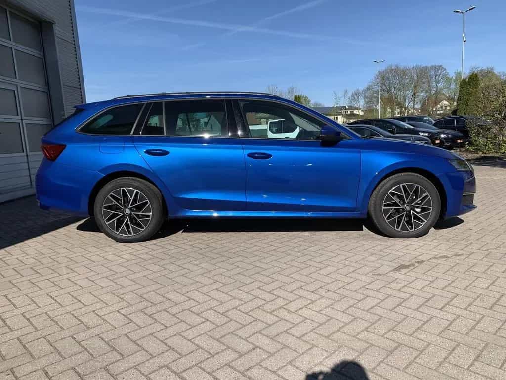 Skoda Octavia Combi 1.5TSI Selection Fronthzg+LED+Temp 09/2024-photo-3