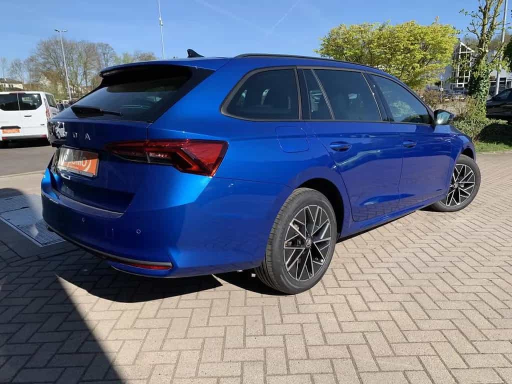 Skoda Octavia Combi 1.5TSI Selection Fronthzg+LED+Temp 09/2024-photo-4