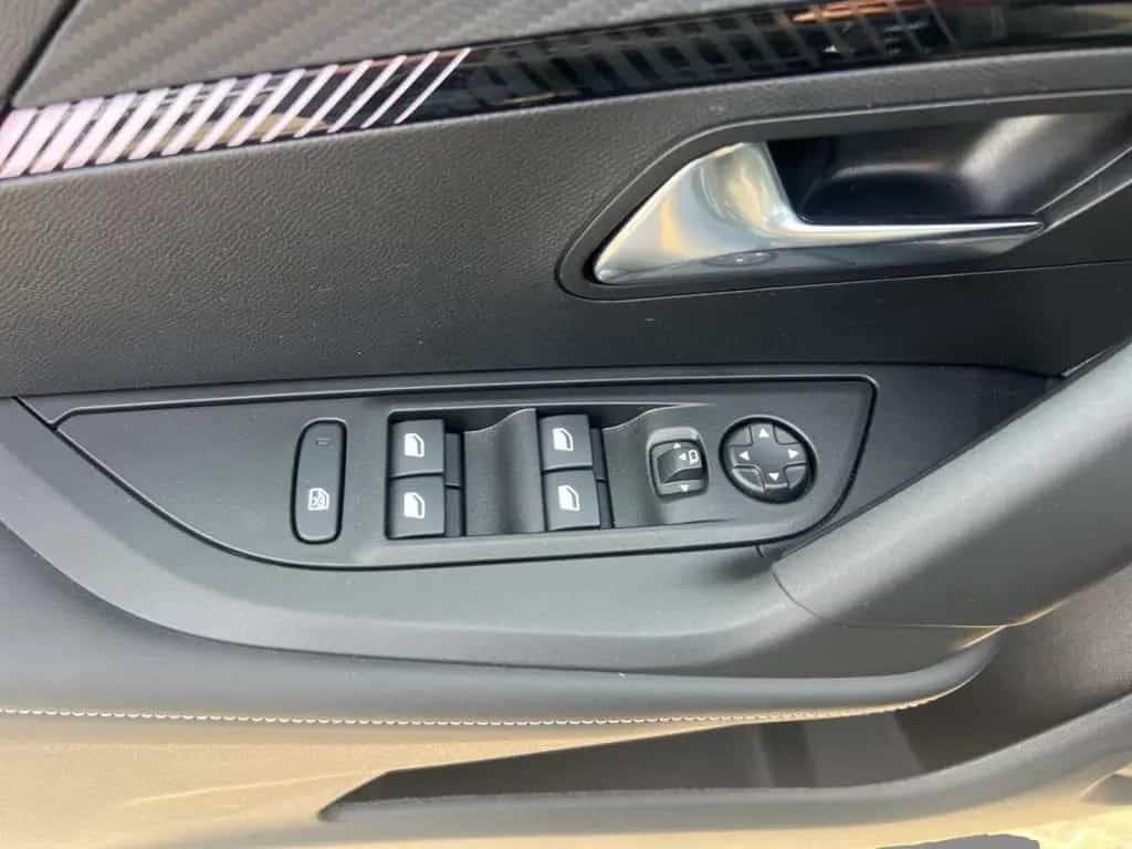 Peugeot 2008 1.2 100 Allure PureTech/Navi/LED/Sitzheiz. 05/2025-photo-12