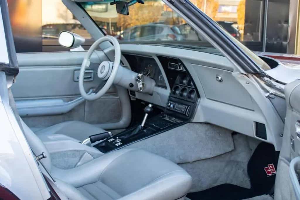 Chevrolet Corvette C3 | 5.7L (350 ci) V8|Cross-Fire Inject 02/1982-photo-1