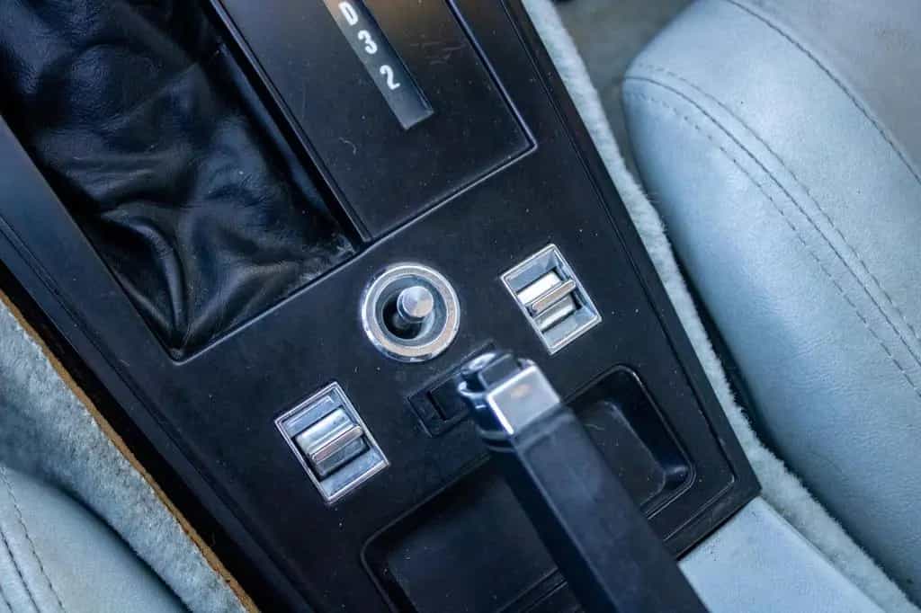 Chevrolet Corvette C3 | 5.7L (350 ci) V8|Cross-Fire Inject 02/1982-photo-27