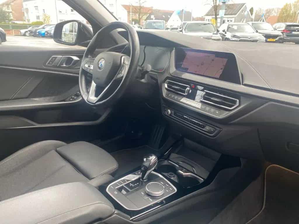BMW 1 Series 118 d Sport Line Sitzhg./LED-Scheinw./LiveCockpi 01/2020-photo-14