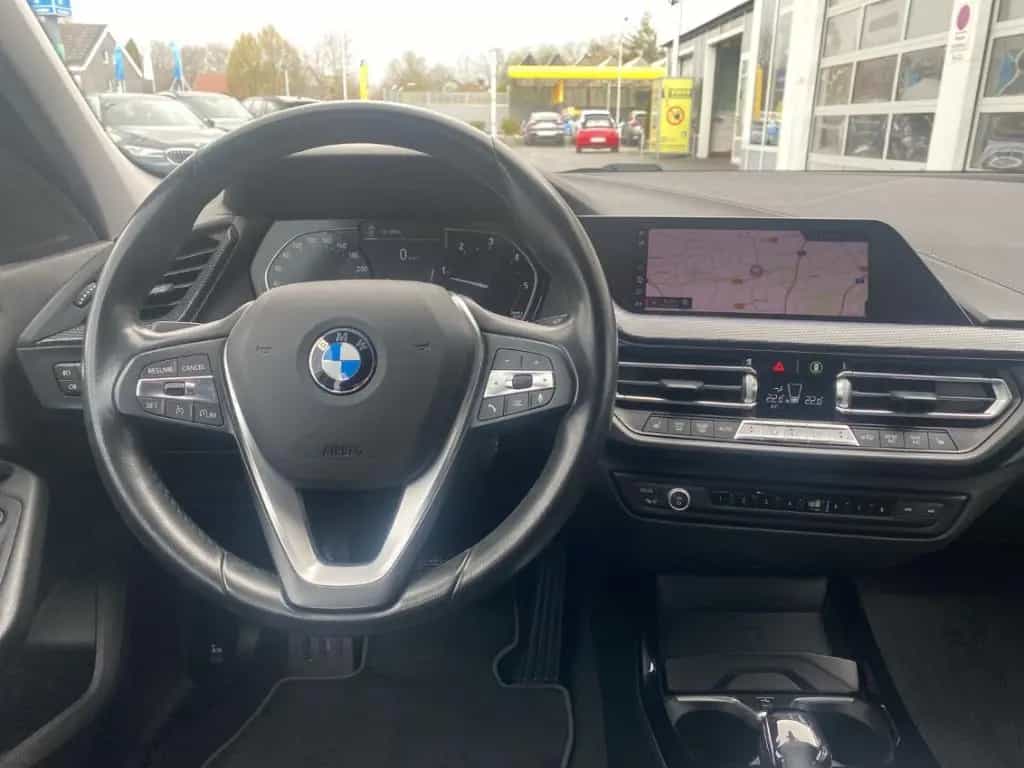 BMW 1 Series 118 d Sport Line Sitzhg./LED-Scheinw./LiveCockpi 01/2020-photo-7