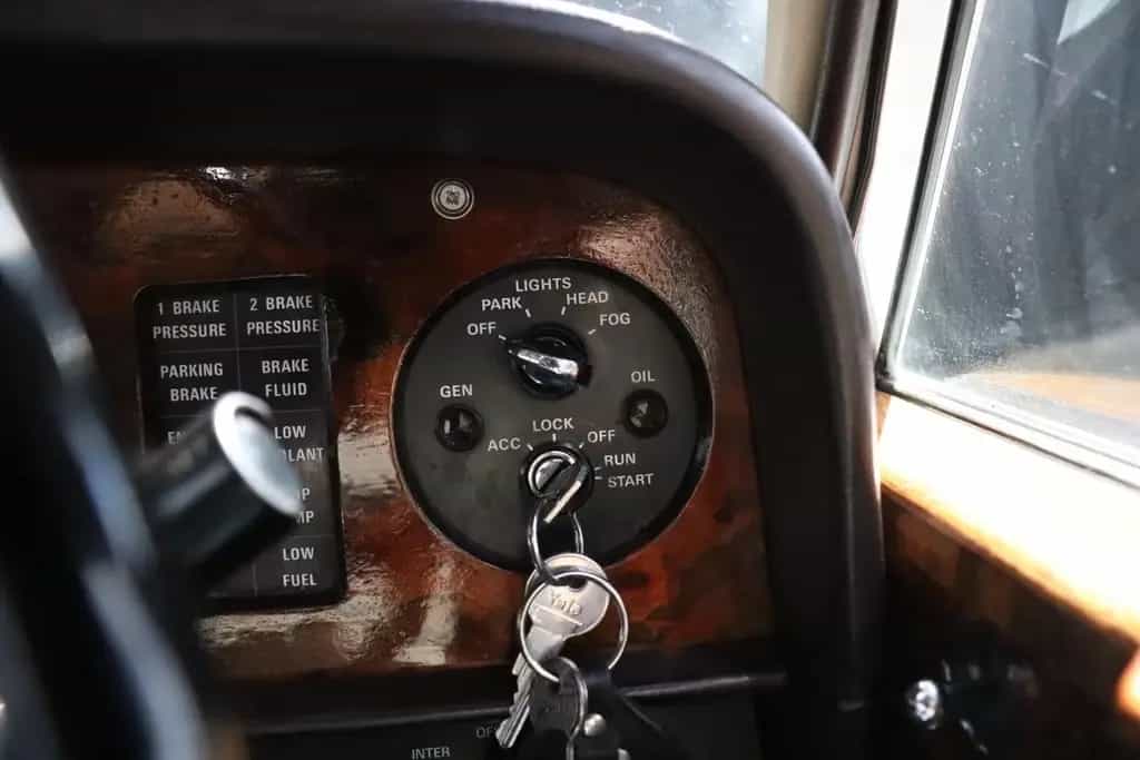 Rolls-Royce Silver Shadow 6.8 Saloon type ll RHD 11/1977-photo-23