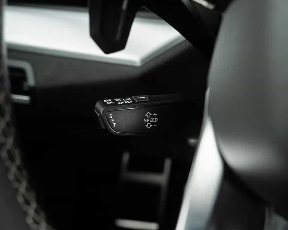 Lamborghini Urus 4.0 V8*CERAMIC*AHK*PANO*SOFT-CLOSE 11/2019-photo-17