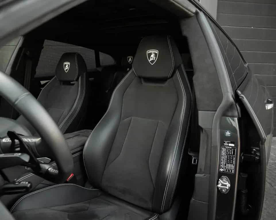 Lamborghini Urus 4.0 V8*CERAMIC*AHK*PANO*SOFT-CLOSE 11/2019-photo-6