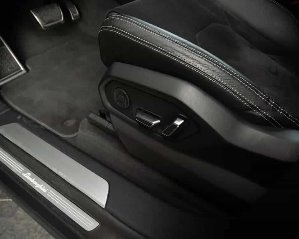 Lamborghini Urus 4.0 V8*CERAMIC*AHK*PANO*SOFT-CLOSE 11/2019-photo-9