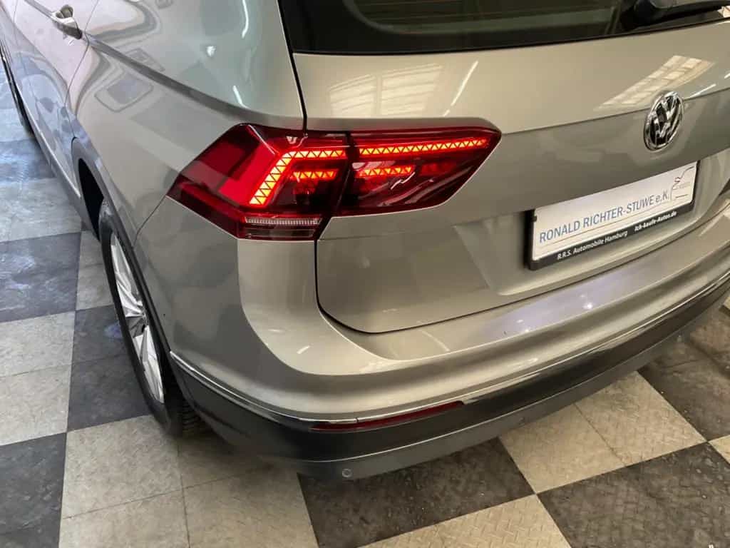 Volkswagen Tiguan 10/2018-photo-10