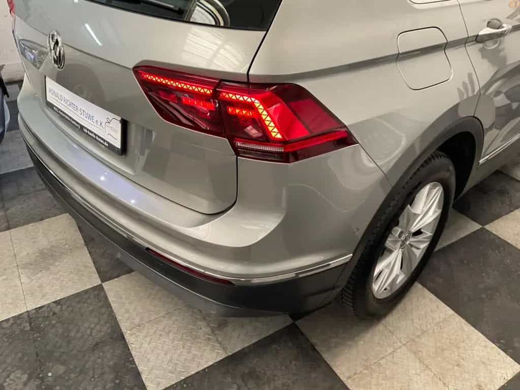 Volkswagen Tiguan 10/2018-photo-11