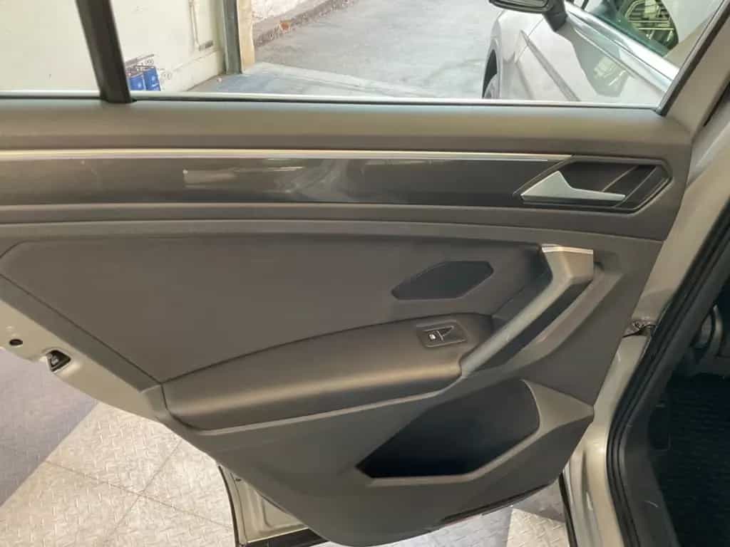 Volkswagen Tiguan 10/2018-photo-25
