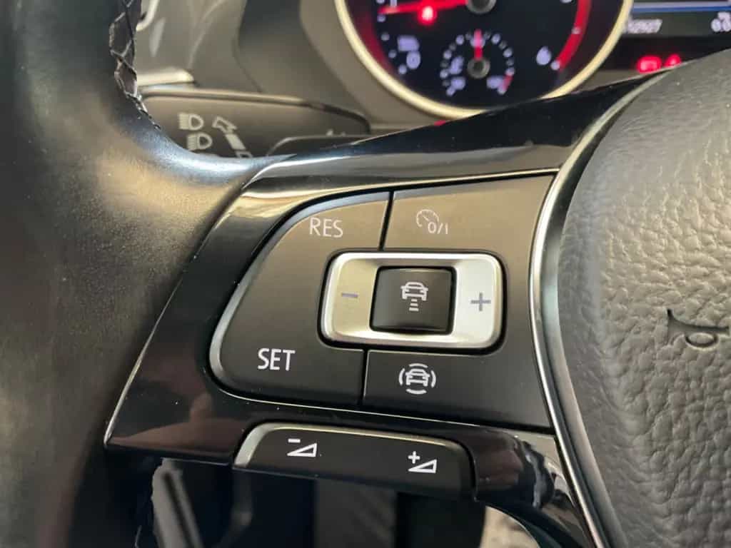 Volkswagen Tiguan 10/2018-photo-35