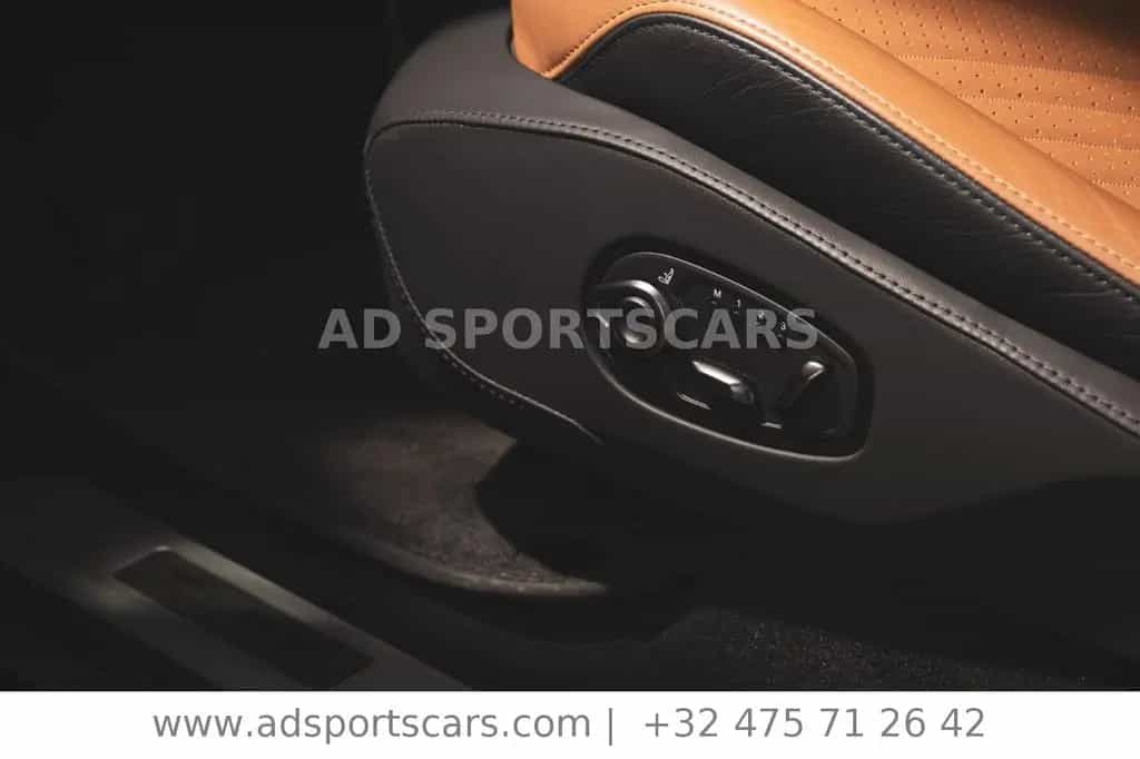 Aston Martin DBX 4.0 V8 03/2022-photo-19