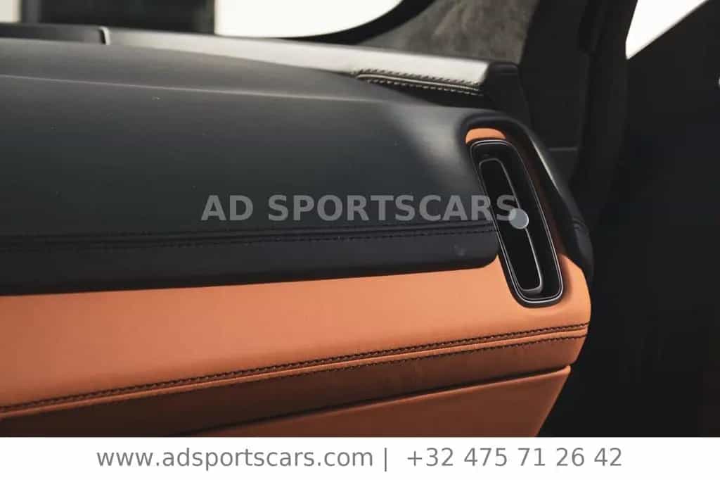 Aston Martin DBX 4.0 V8 03/2022-photo-20