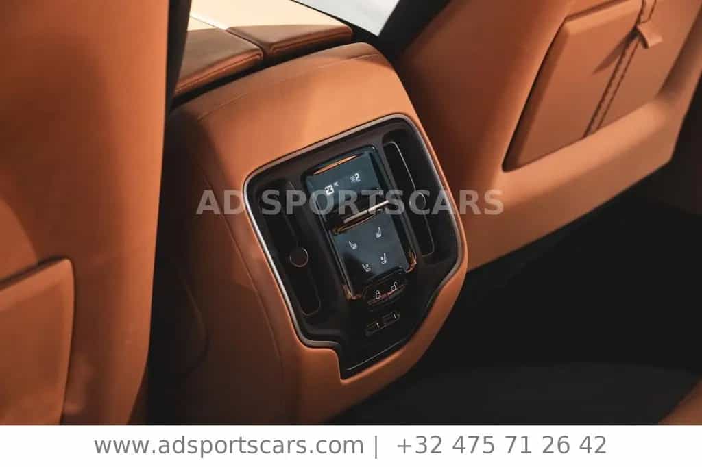 Aston Martin DBX 4.0 V8 03/2022-photo-21
