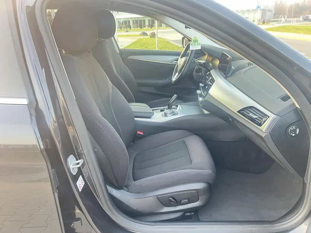 BMW 5 Series 530i Touring Aut. Navi+Led+Shz+Ahk+Kamera 07/2020-photo-11