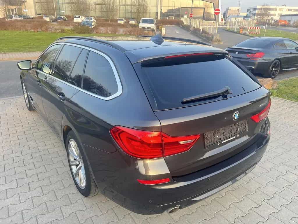 BMW 5 Series 530i Touring Aut. Navi+Led+Shz+Ahk+Kamera 07/2020-photo-4