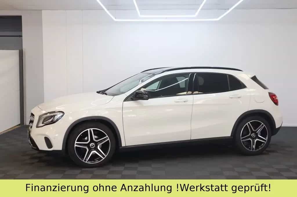 Mercedes-Benz GLA 200 CDI / d*PANO*PDC*KEYLESS-GO*ACC 10/2017-photo-0