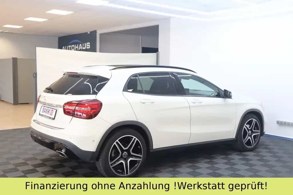 Mercedes-Benz GLA 200 CDI / d*PANO*PDC*KEYLESS-GO*ACC 10/2017-photo-12