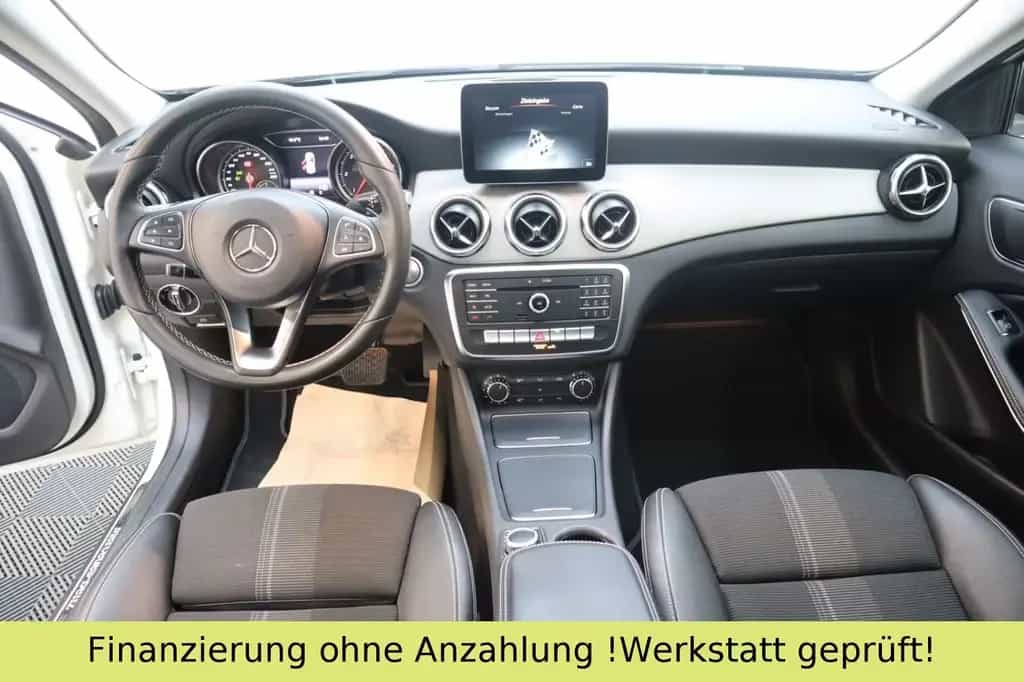 Mercedes-Benz GLA 200 CDI / d*PANO*PDC*KEYLESS-GO*ACC 10/2017-photo-16