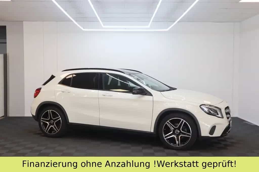 Mercedes-Benz GLA 200 CDI / d*PANO*PDC*KEYLESS-GO*ACC 10/2017-photo-3