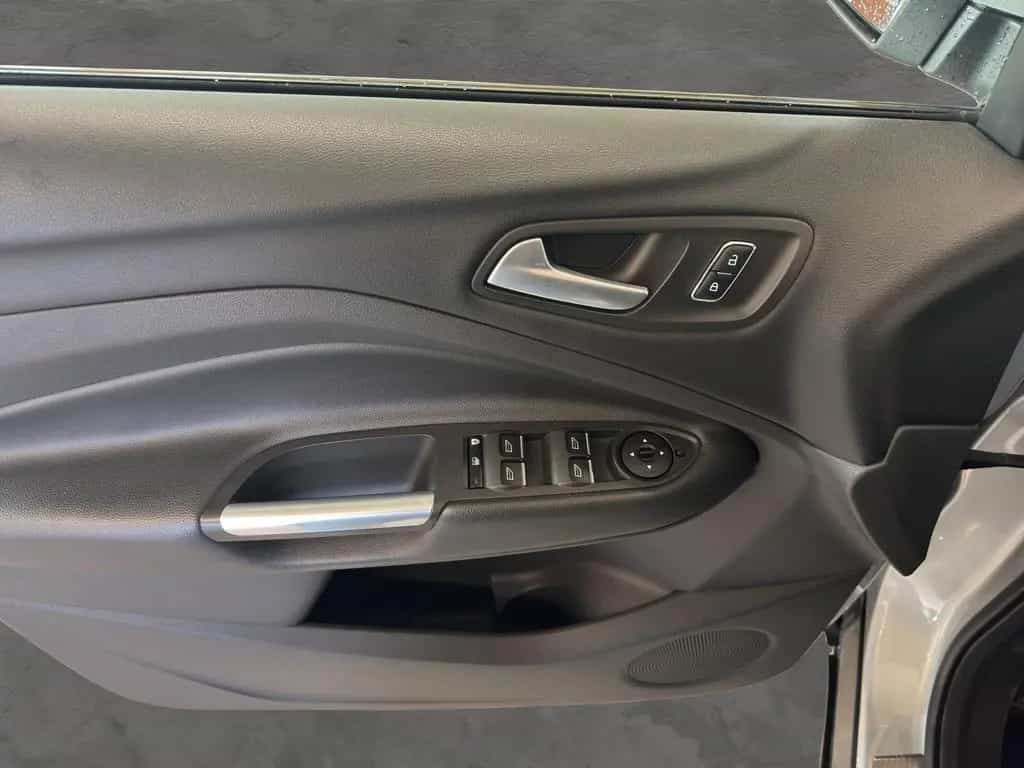 Ford Kuga 2.0 TDCi 4x4 Titanium BI-XENON NAVI AHK PAN 02/2016-photo-11
