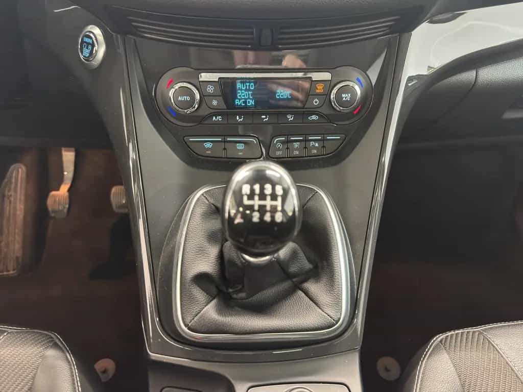 Ford Kuga 2.0 TDCi 4x4 Titanium BI-XENON NAVI AHK PAN 02/2016-photo-14