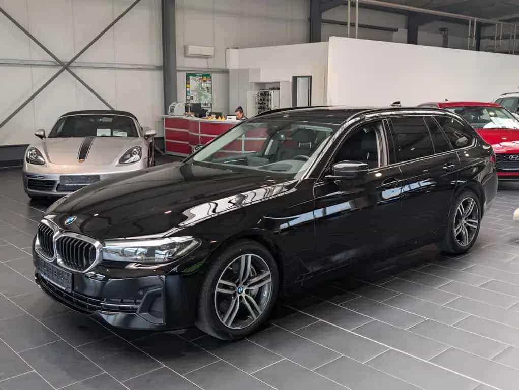 BMW 5 Series d Touring Aut. 8-fach 1.Hand 01/2023-photo-0