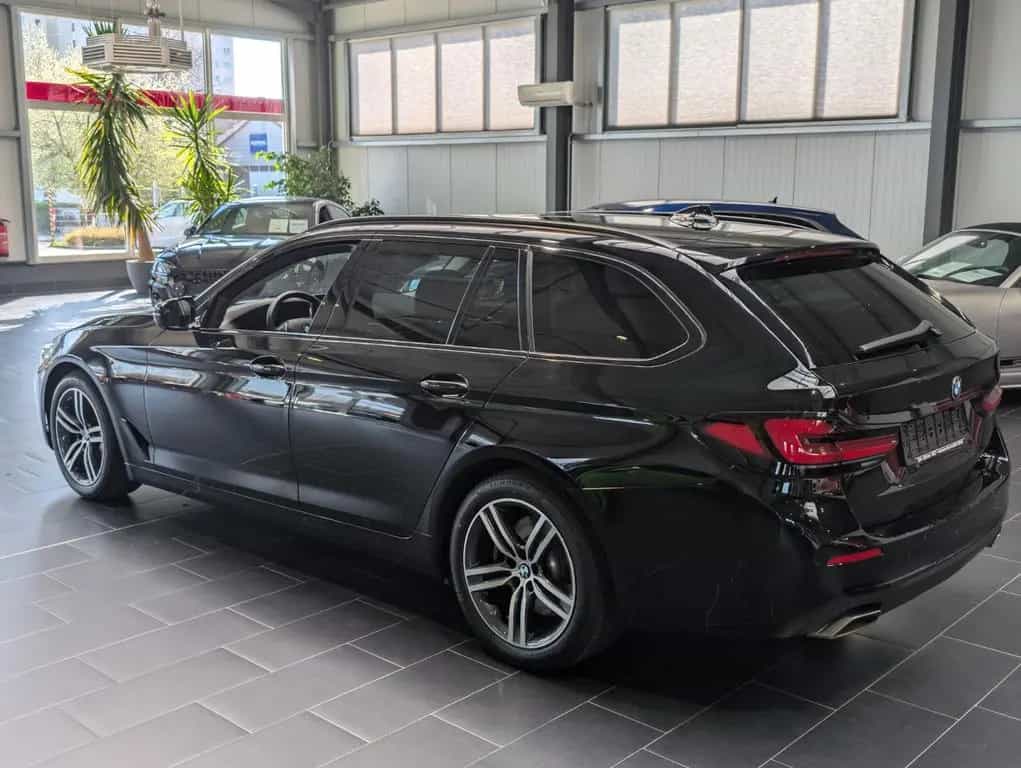 BMW 5 Series d Touring Aut. 8-fach 1.Hand 01/2023-photo-1