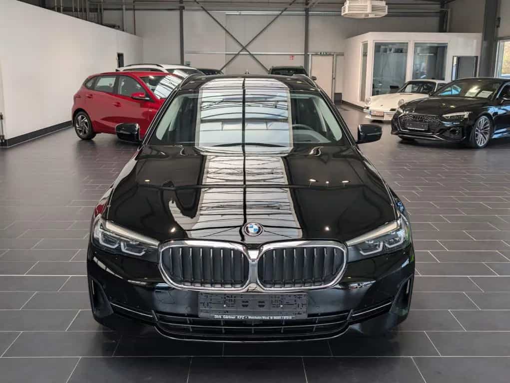 BMW 5 Series d Touring Aut. 8-fach 1.Hand 01/2023-photo-2