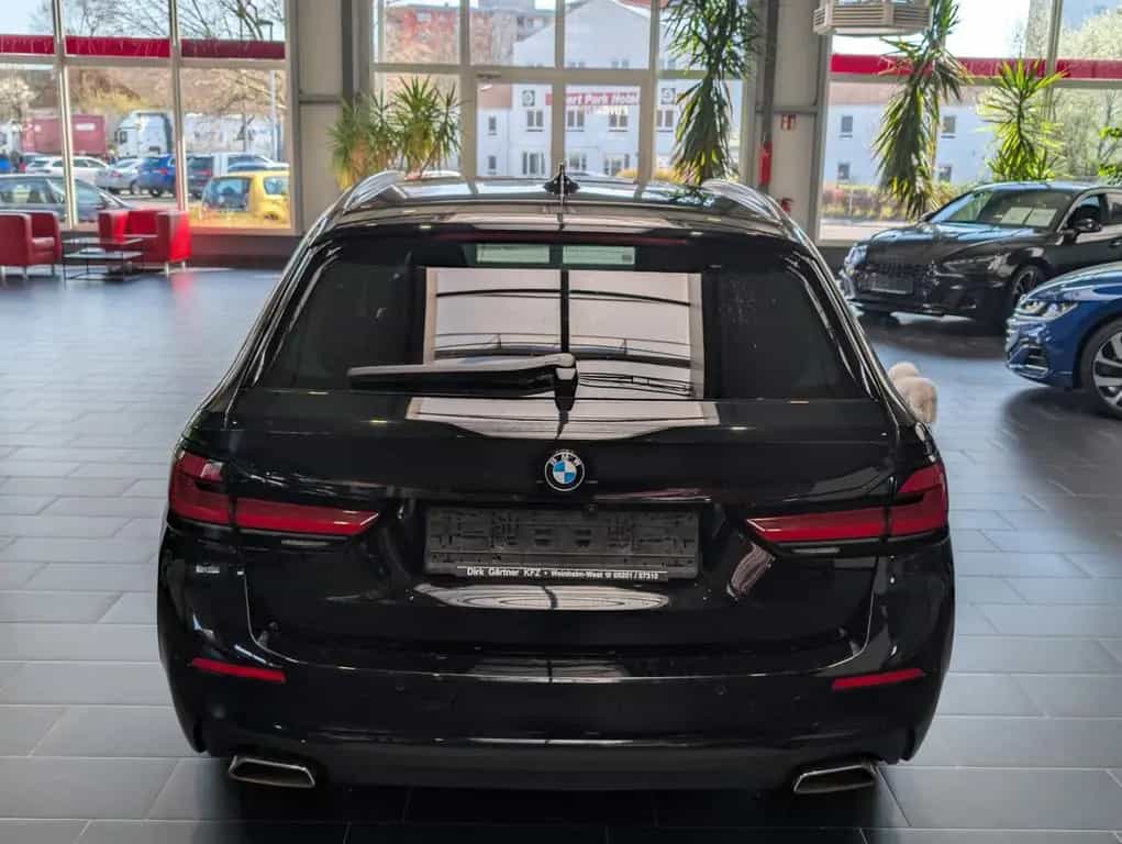 BMW 5 Series d Touring Aut. 8-fach 1.Hand 01/2023-photo-3