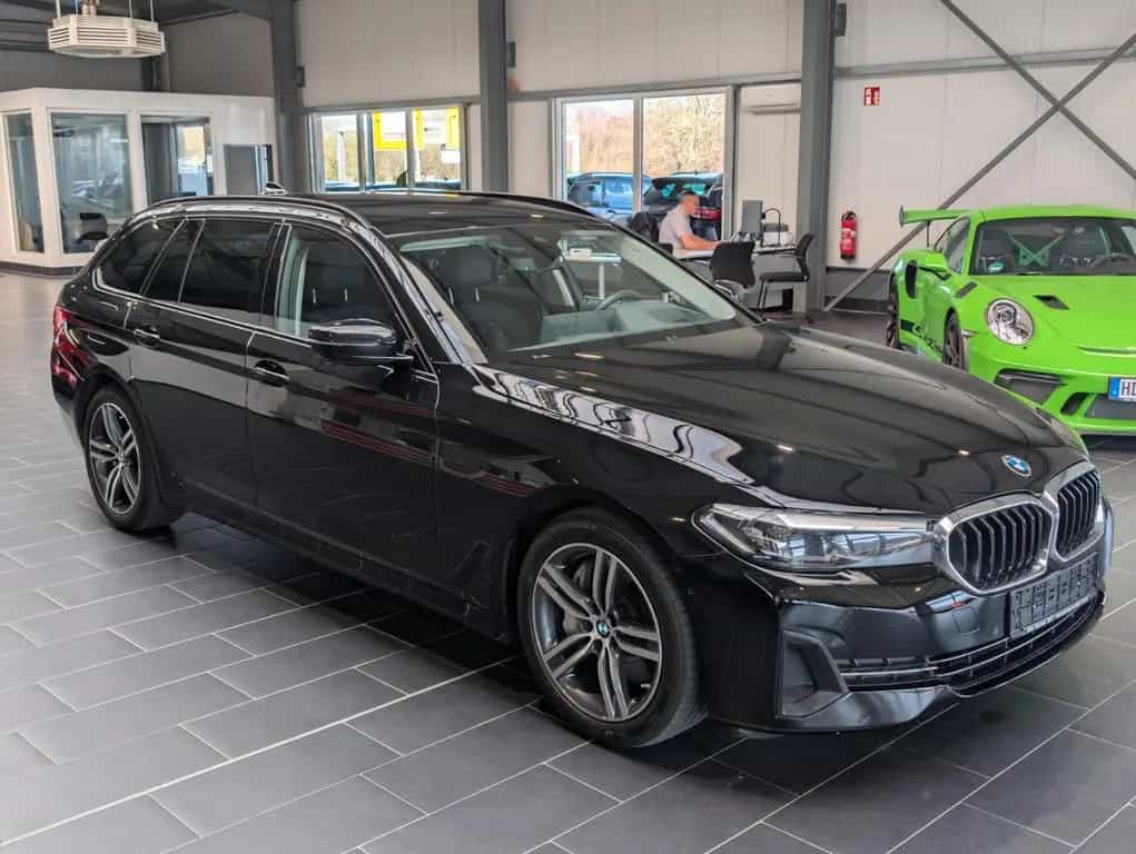 BMW 5 Series d Touring Aut. 8-fach 1.Hand 01/2023-photo-4