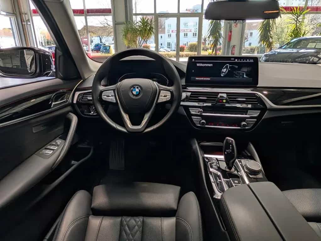 BMW 5 Series d Touring Aut. 8-fach 1.Hand 01/2023-photo-6