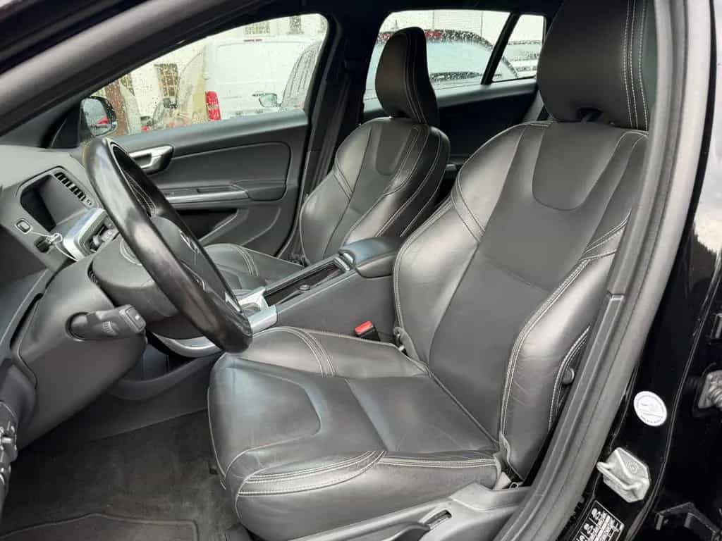 Volvo V60 KombiLinjeSvart LederXenonKameraGaranti8Fach 07/2017-photo-10