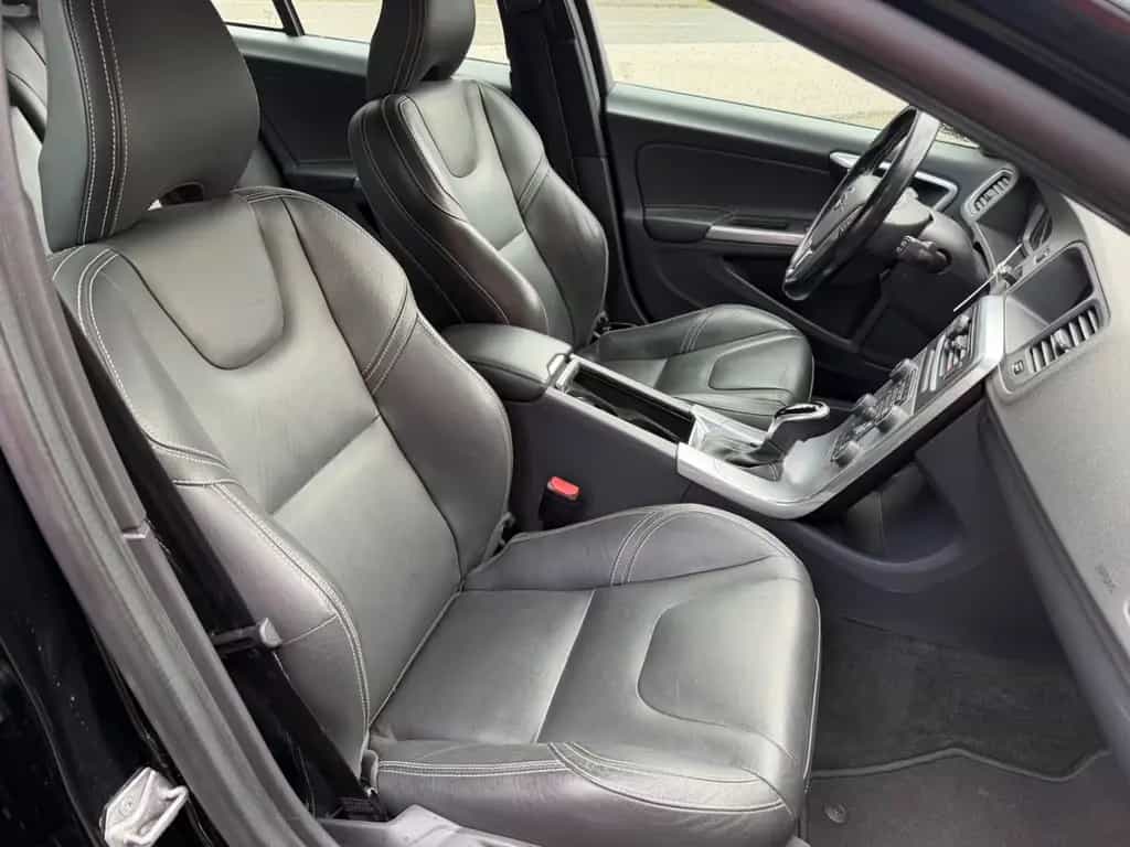 Volvo V60 KombiLinjeSvart LederXenonKameraGaranti8Fach 07/2017-photo-11