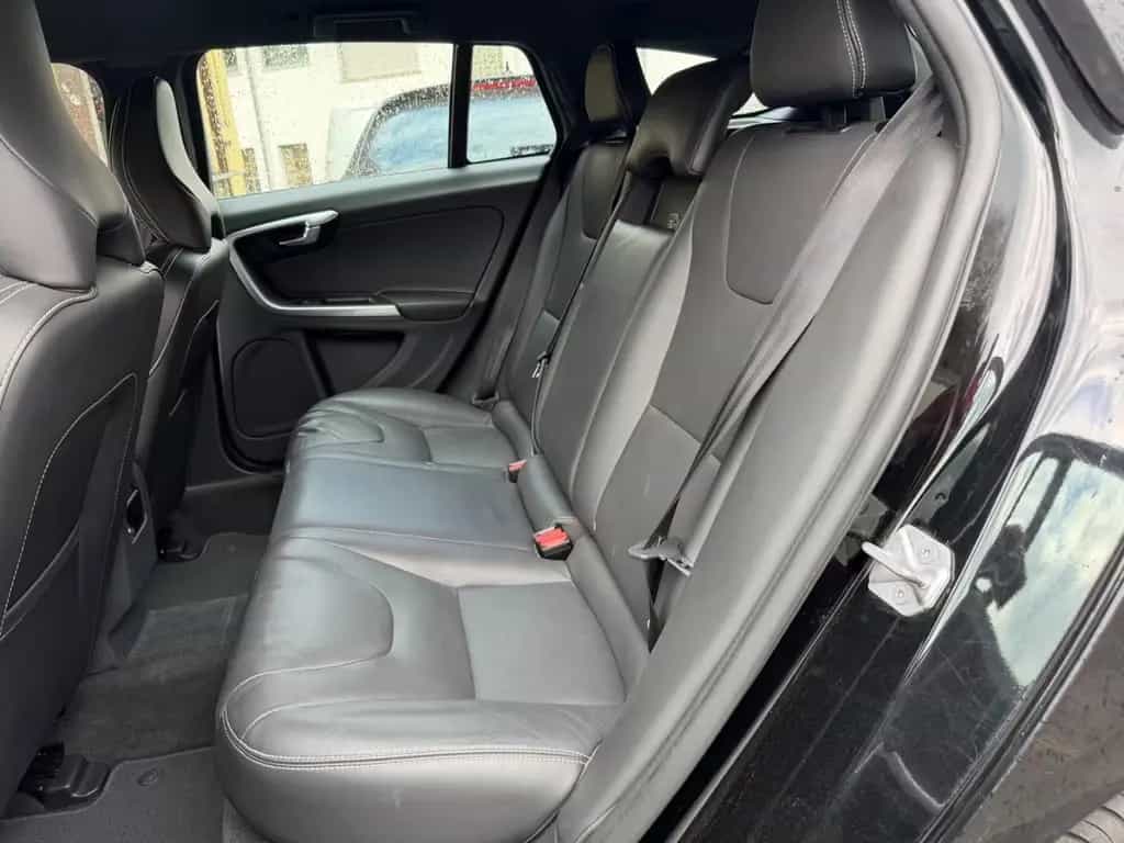 Volvo V60 KombiLinjeSvart LederXenonKameraGaranti8Fach 07/2017-photo-14