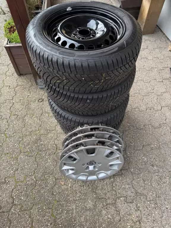 Volvo V60 KombiLinjeSvart LederXenonKameraGaranti8Fach 07/2017-photo-16
