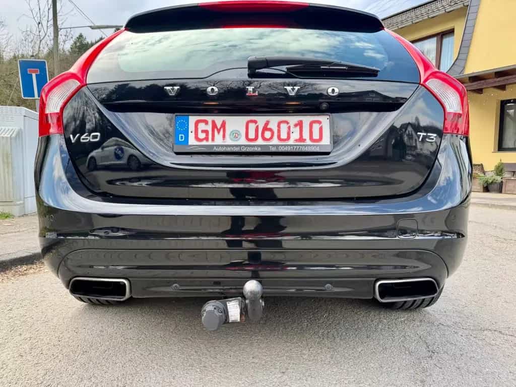 Volvo V60 KombiLinjeSvart LederXenonKameraGaranti8Fach 07/2017-photo-8