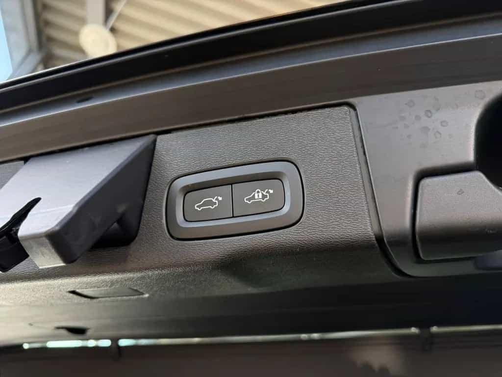 Volvo XC60 Momentum Pro AHK LED RFK 11/2021-photo-17