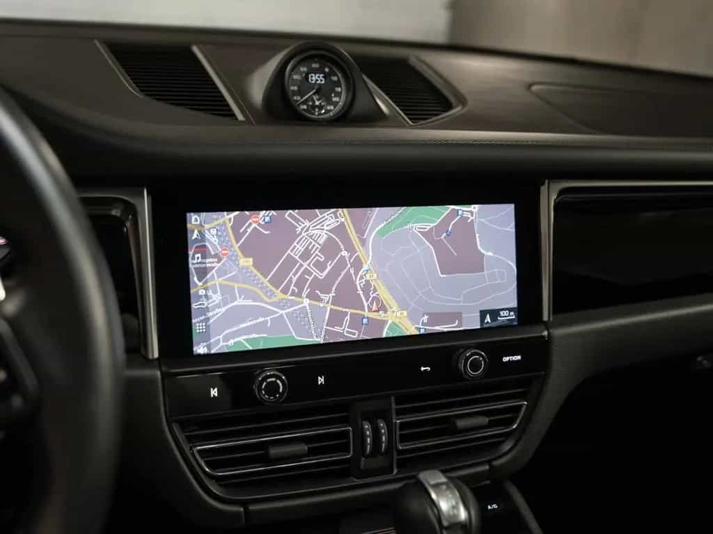 Porsche Macan S CarPlay Panodach AHK Luftfederung Standh 12/2021-photo-23