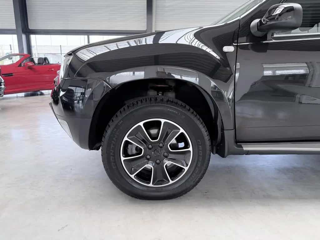 Dacia Duster BLACK SHADOW 4X4 KLIMA+NAV+KAMERA+AHK+TÜV 08/2017-photo-12