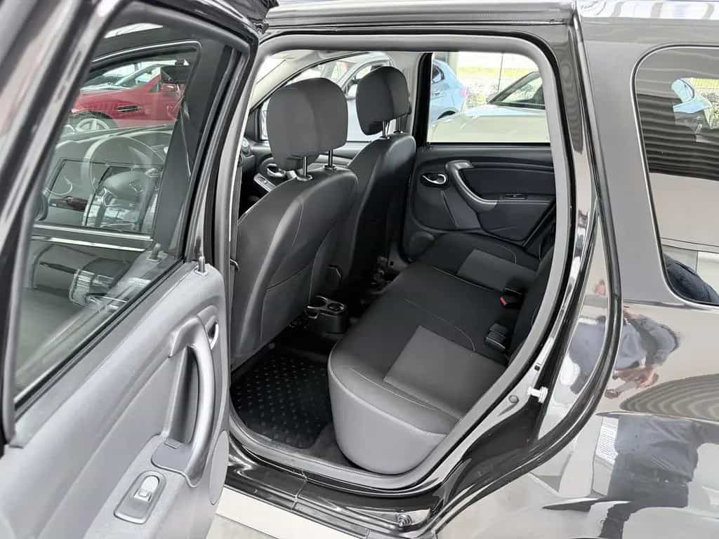 Dacia Duster BLACK SHADOW 4X4 KLIMA+NAV+KAMERA+AHK+TÜV 08/2017-photo-14