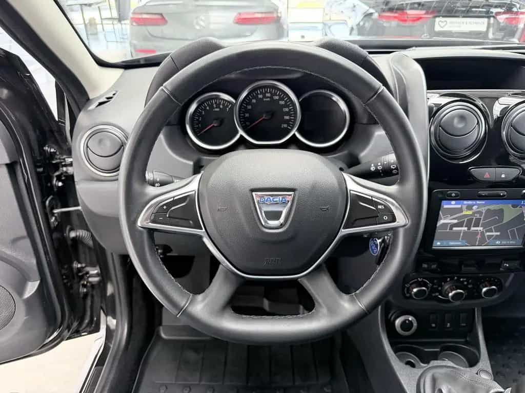 Dacia Duster BLACK SHADOW 4X4 KLIMA+NAV+KAMERA+AHK+TÜV 08/2017-photo-17