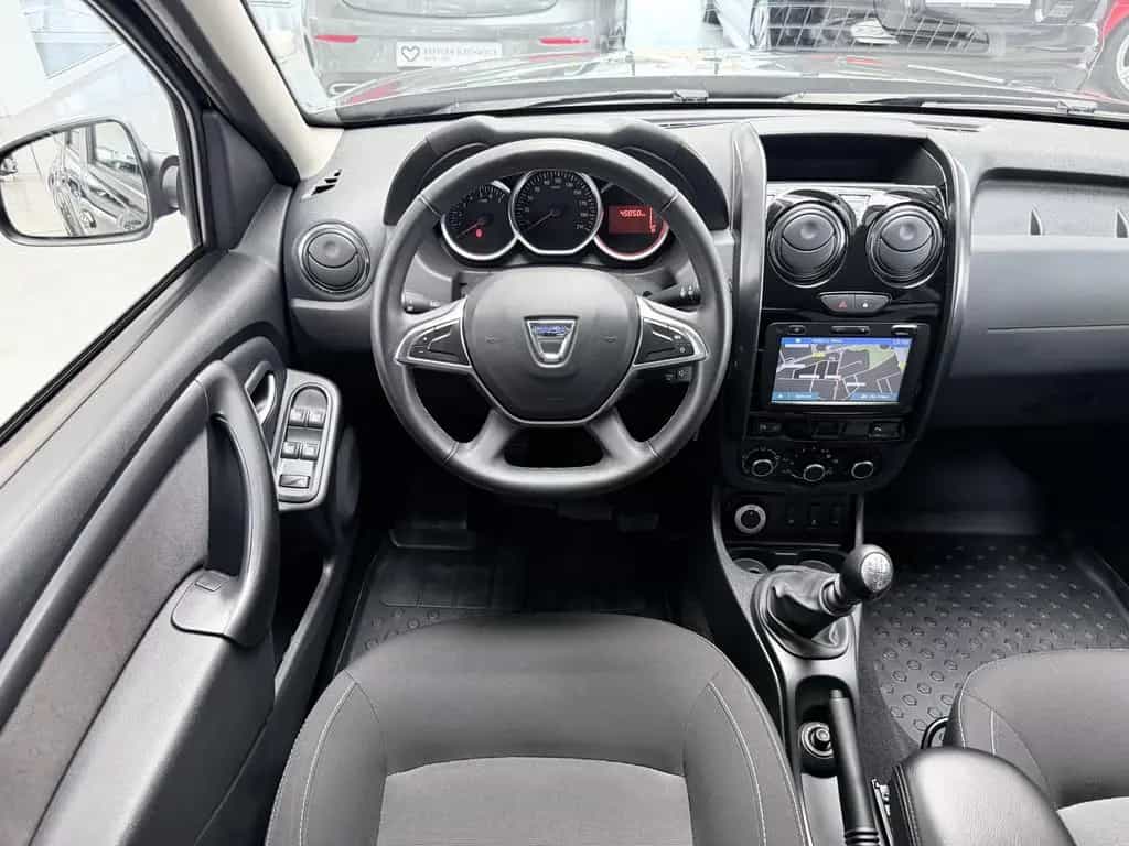 Dacia Duster BLACK SHADOW 4X4 KLIMA+NAV+KAMERA+AHK+TÜV 08/2017-photo-4