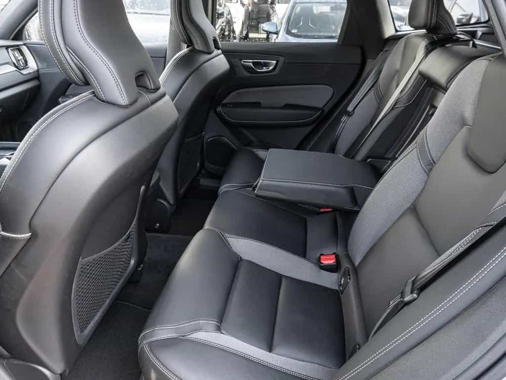 Volvo XC60 Plus Dark 2WD AHK Leder Digitales Cockpit M 01/2024-photo-13